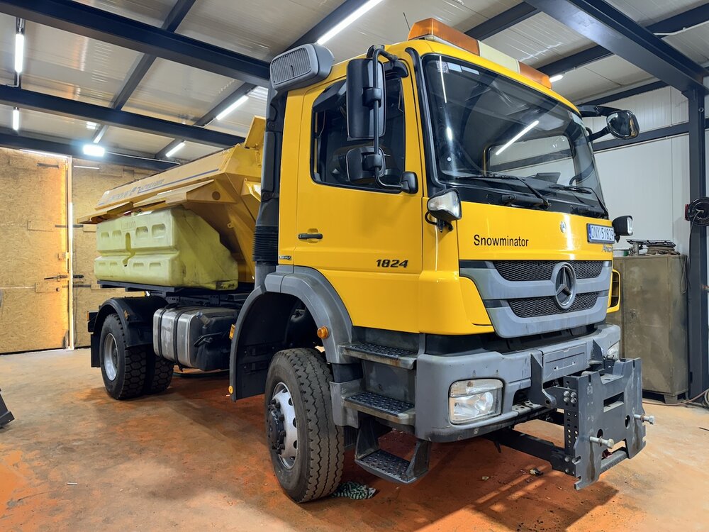 Zdjęcie przedstawiające Mercedes AXOR 1824 4x4 Euro 5